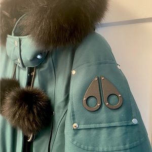 MOOSE KNUCKLES STIRLING PARKA WOMANS SIZE MEDIUM BRAND NEW CONDITION! (SIZE M)